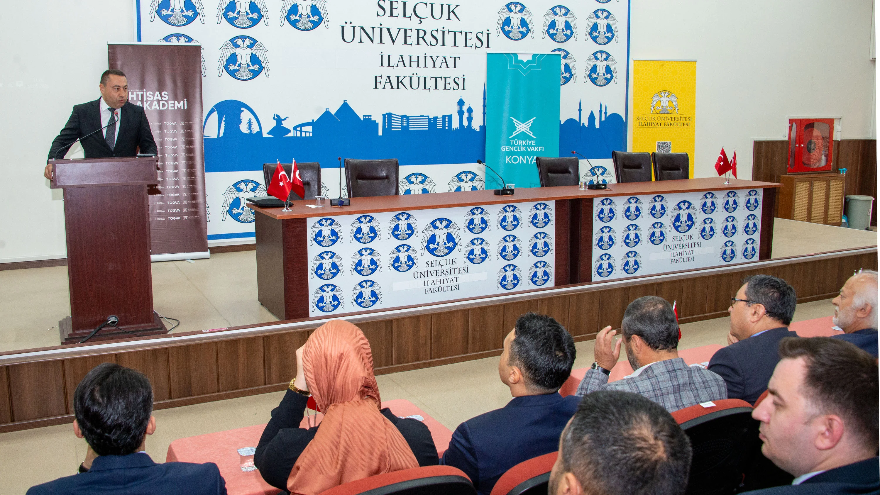 Selçuk Üniversitesinde dijital çağ ve medeniyet perspektifi konuşuldu